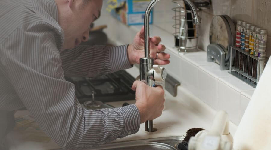 Expert burst pipe repair services in Mechanicsburg, IL